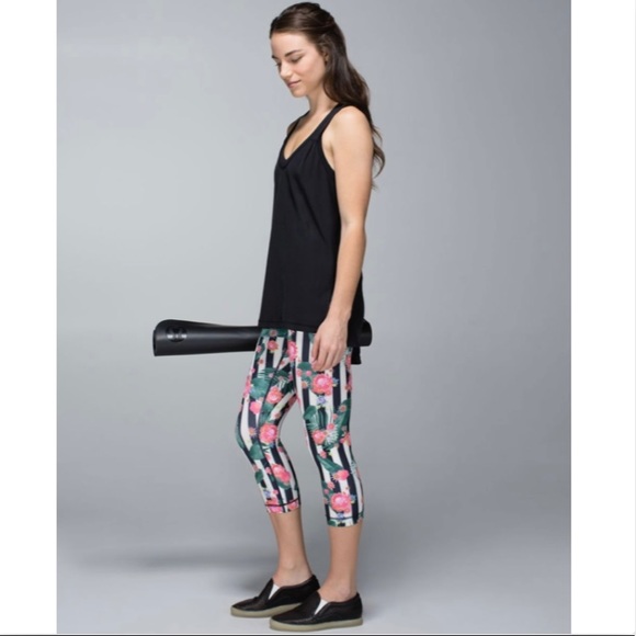 Lululemon Wonder Under Crop Luxtreme size 6 - Picture 3 of 7